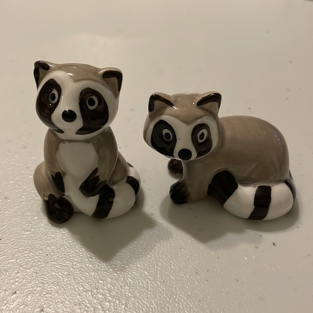 Mini Salt & Pepper Shakers Raccoon - Picture 6 of 12